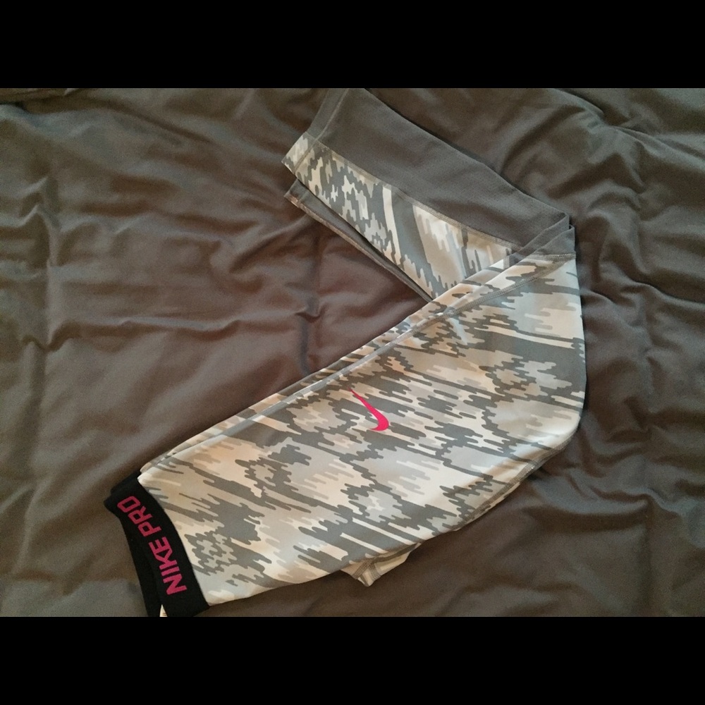 Nike Pro capris